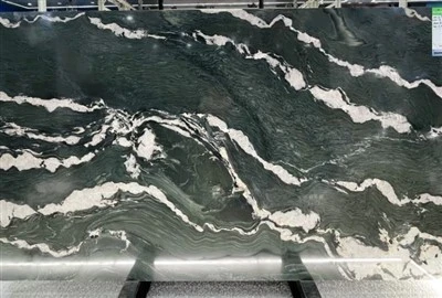 Ciemnozielony kwarcyt